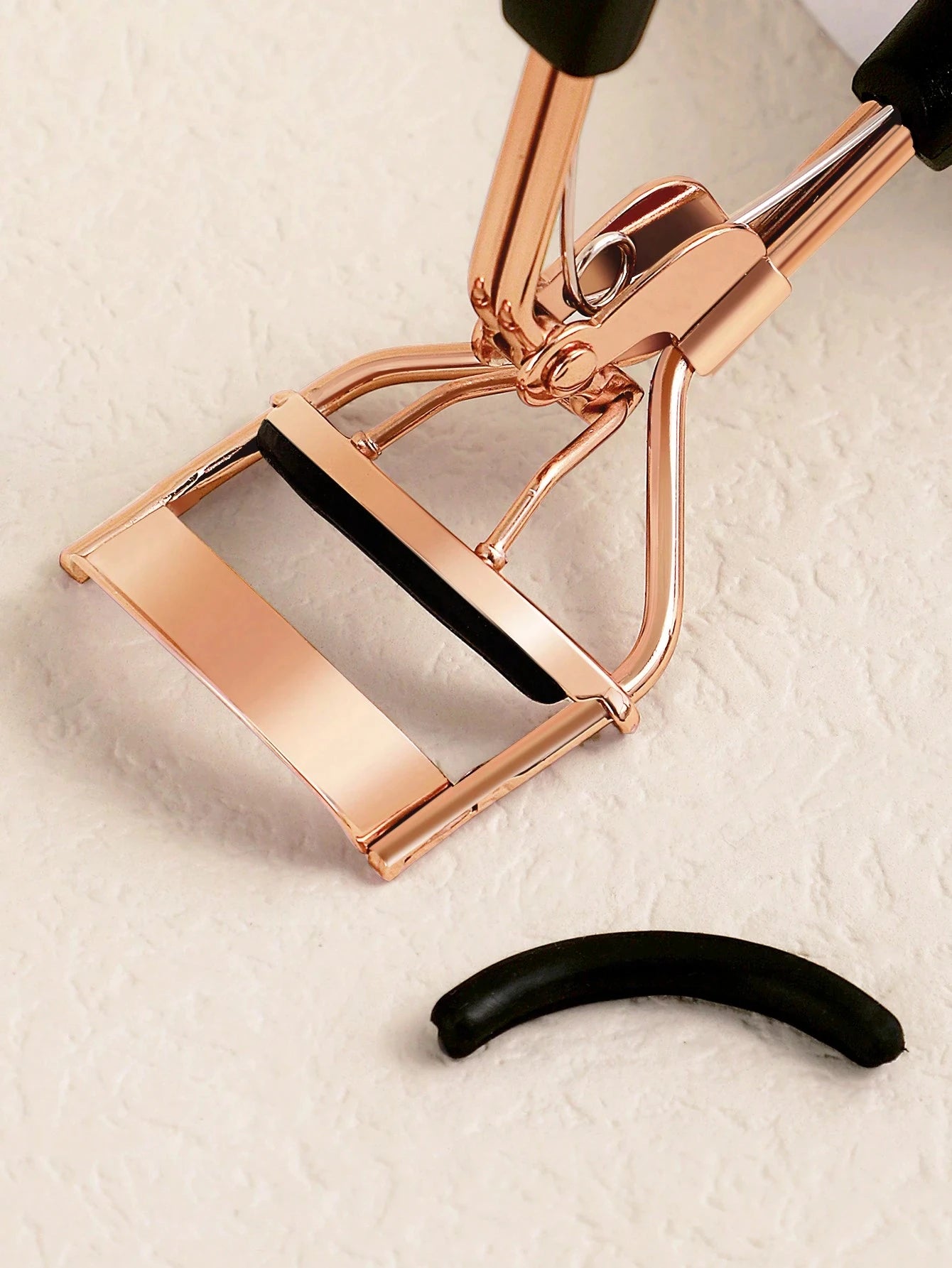 Eyelash Curler and 15 Silicone Pads, Portable Stainless Steel Gold Eyelash Curler